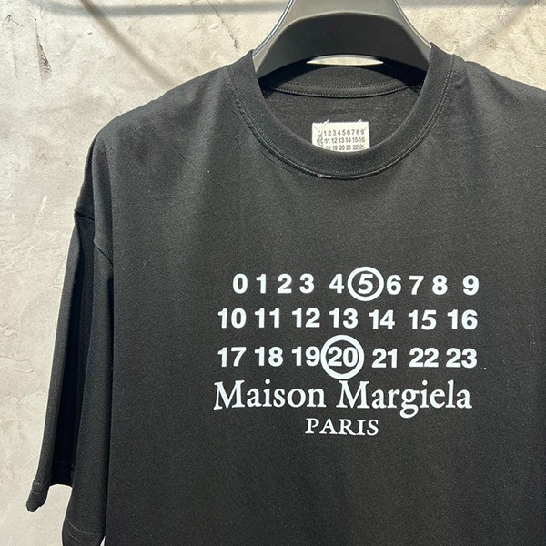 一目惚れ♪メゾンマルジェラ 520 ロゴTシャツ コピー 2色 Mau28234